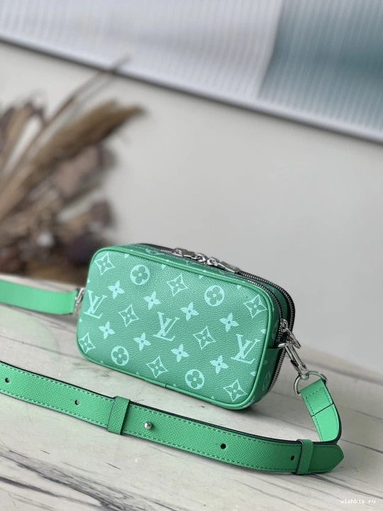 WIS Nano LOUIS VUITTON Alpha-11.0*18.5*6.5CM 0902
